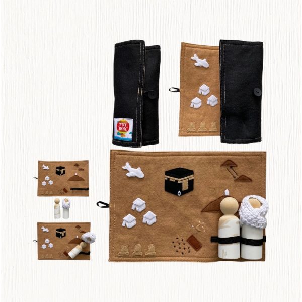 Hajj felt playmat set with hujjaaj in ihraam